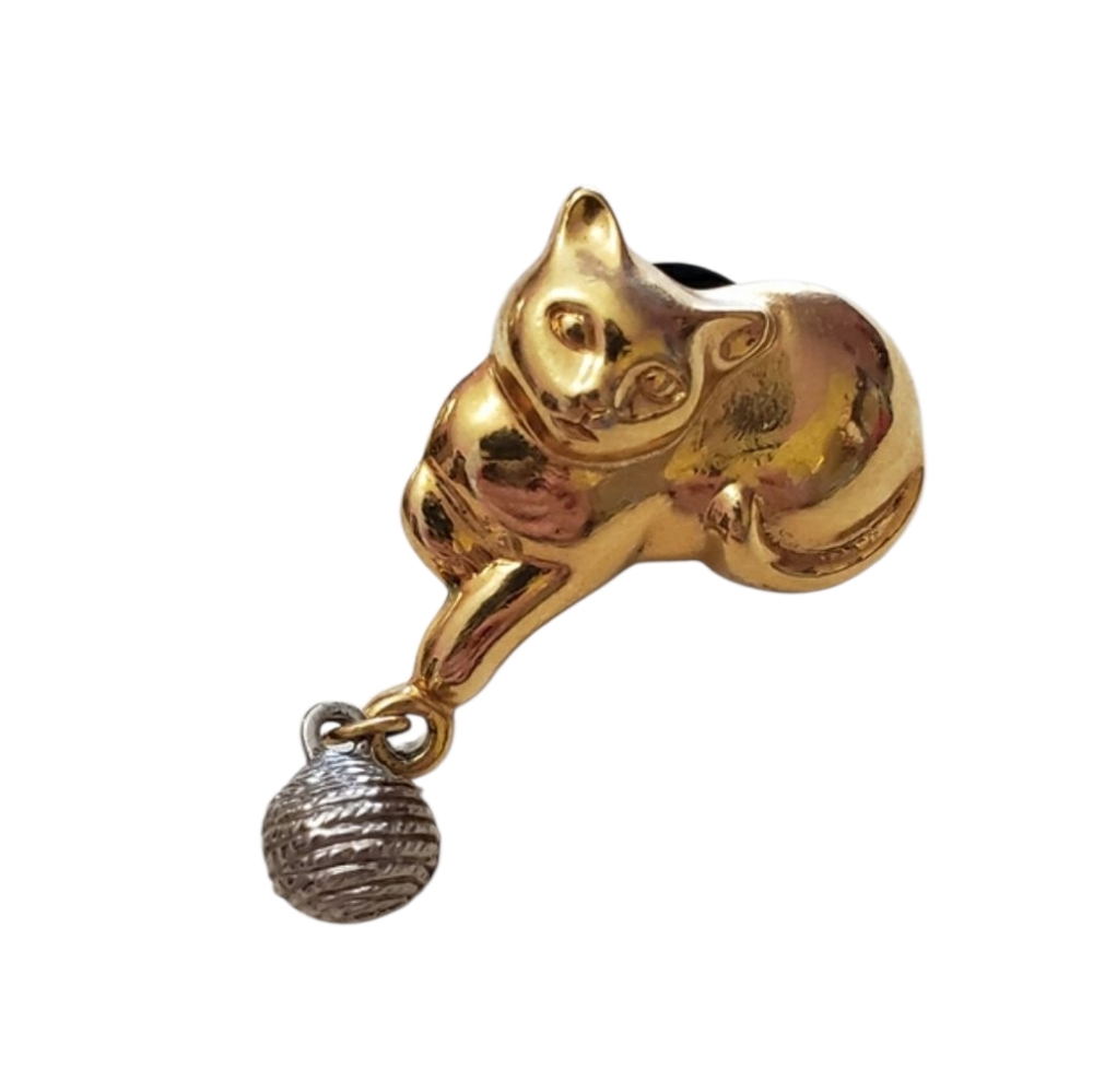 Kitten Cat Playing with Yarn Ball dangling Vintage Lapel Pin